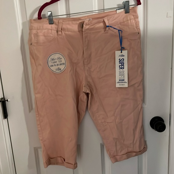 New with tags slimming capri pants - Picture 1 of 4